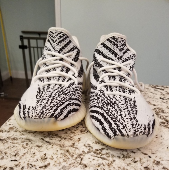 Yeezy Boost 350 V2 Zebra - Picture 3 of 6